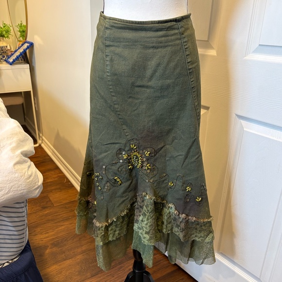 Simon Chang Dresses & Skirts - Simon Chang Olive Green Midi Skirt Beaded Floral Lace Hem Size 12